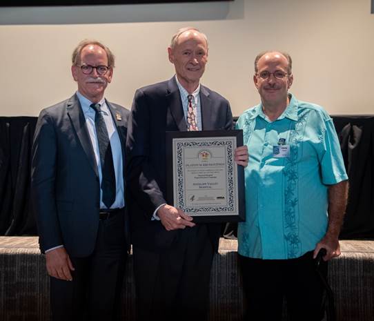  Tom Mone, Antelope Valley Medical Center Interim CEO Paul Brydon and OneLegacy Ambassador David Hagnes.